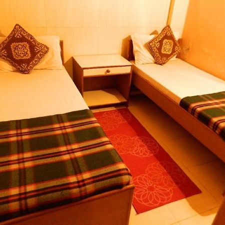 Viraaj Guest House Нойда Экстерьер фото