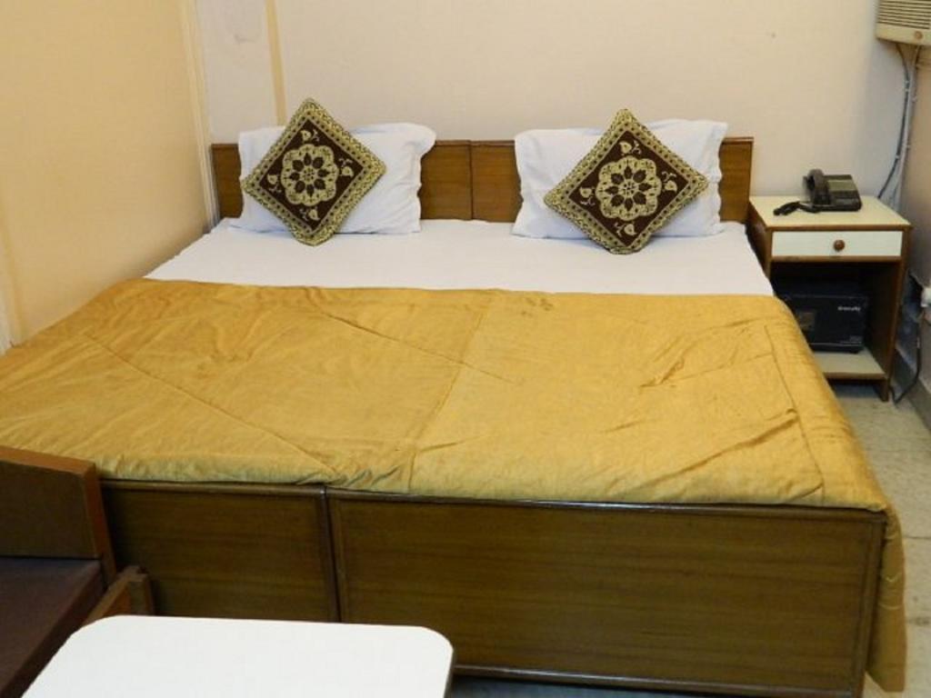 Viraaj Guest House Нойда Экстерьер фото
