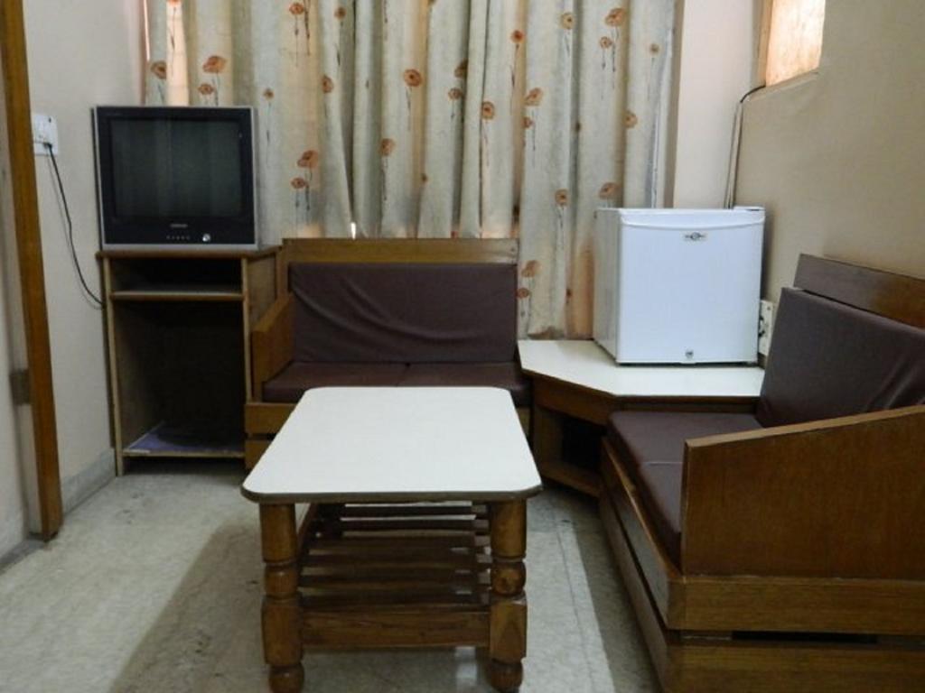 Viraaj Guest House Нойда Экстерьер фото