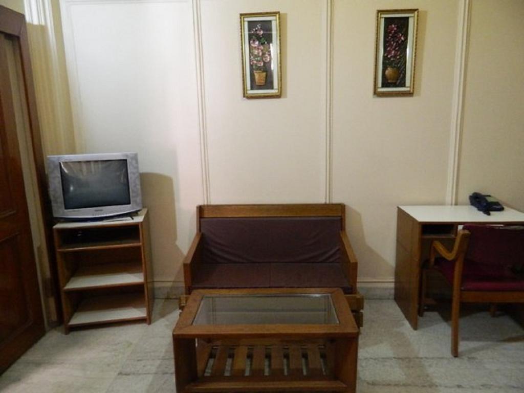 Viraaj Guest House Нойда Экстерьер фото